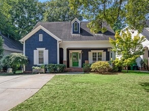 Building Photo - Super cute bungalow in Chantilly with rocking chair front porch!