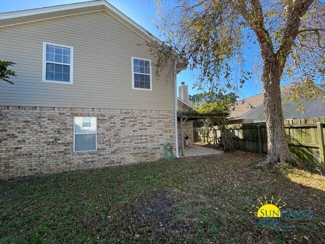 Building Photo - Prime Location and Stunning 4 Bedroom Home with Solar!