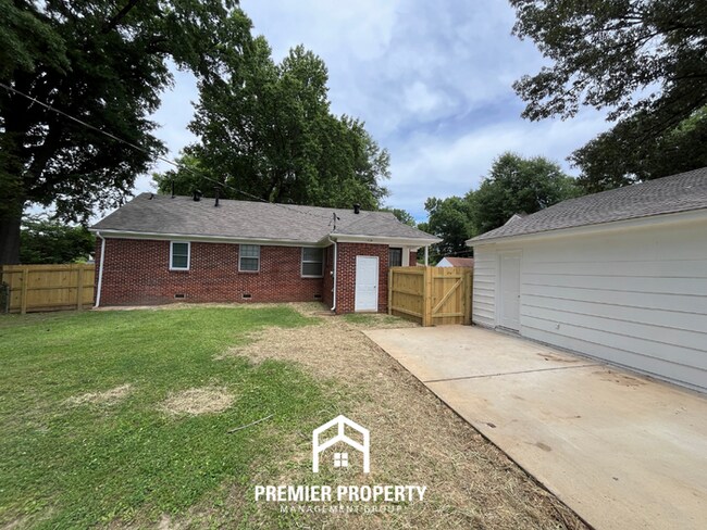 Building Photo - NEWLY RENOVATED 4BR/2BA Whitehaven Home | Detached 2-Car Garage & Tile Floors