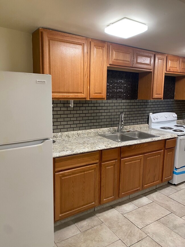 Building Photo - 34 Chestnut St