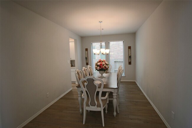 Building Photo - 24727 Tanoureen Dr