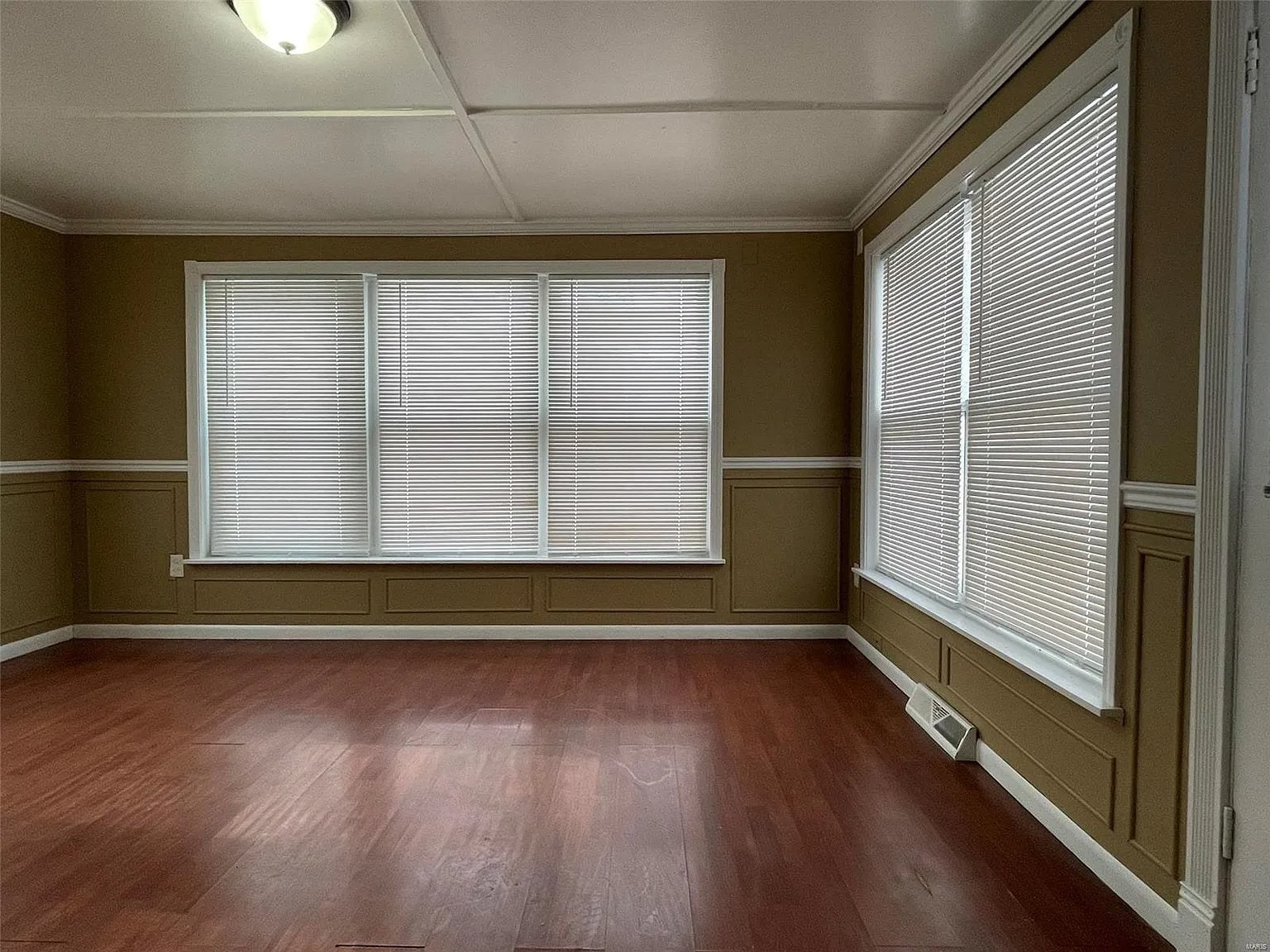 Building Photo - 21 S Schlueter Ave