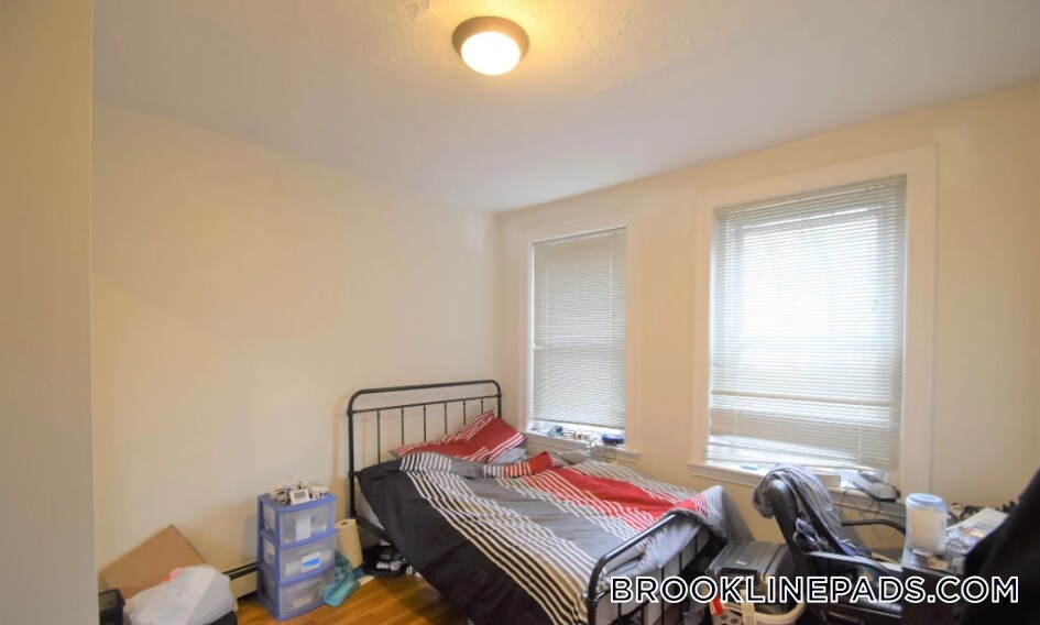 Building Photo - 73 Thatcher St