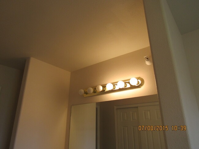 Building Photo - Ranch Style Condo!