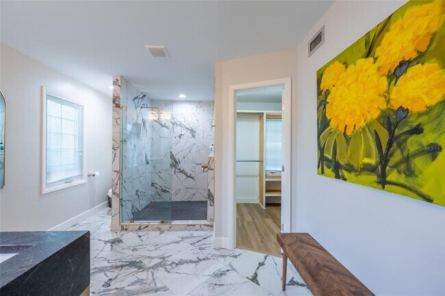 Building Photo - 5005 Canterbury Dr