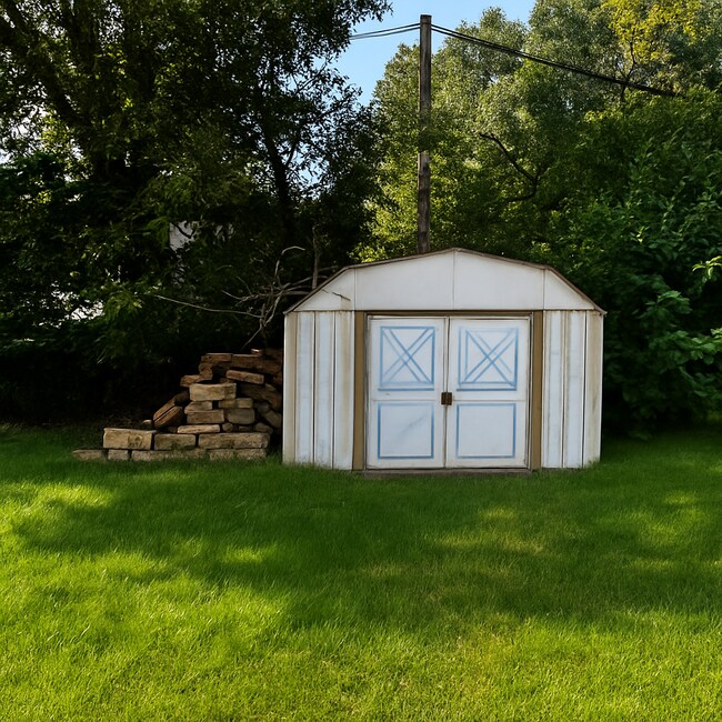 Building Photo - 1221 Vincent Pl