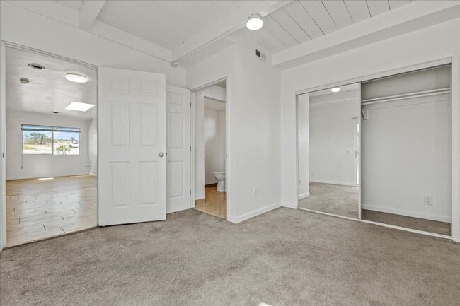 Building Photo - Upper Seaside four bedroom and two bath