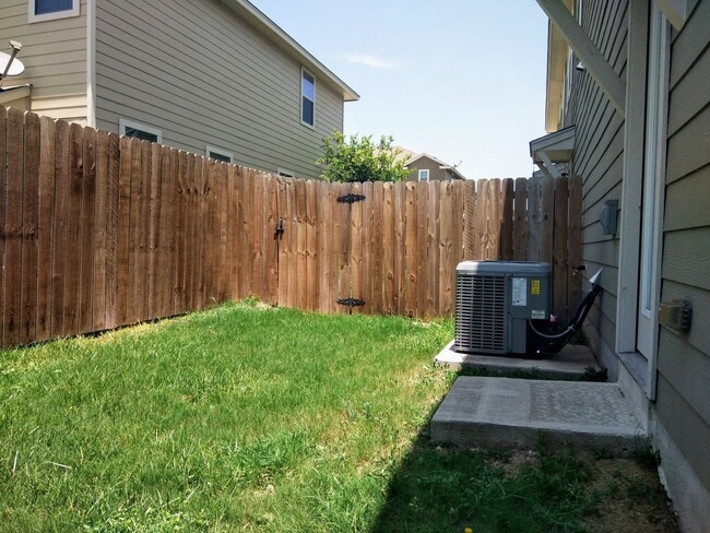 Building Photo - 3BR / 2.5BA Home | Fenced Backyard, Garage & Stainless Appliances!