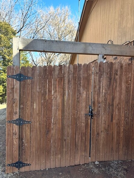 Building Photo - 1019 Acacia Cir