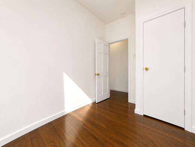 Building Photo - 529 W 151st St
