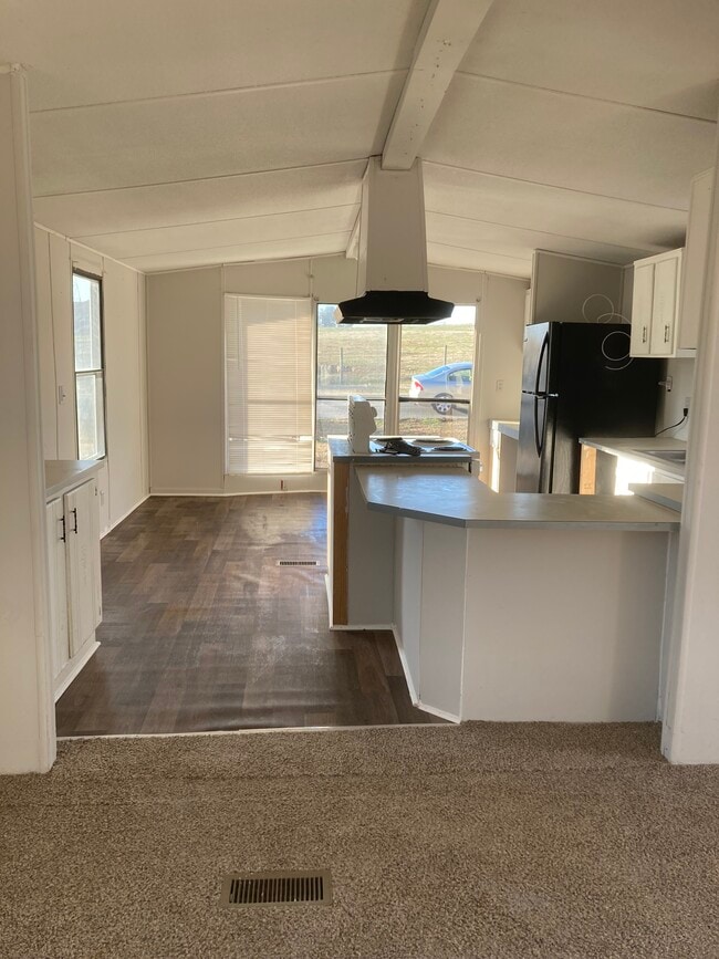 Building Photo - Small Rd Park