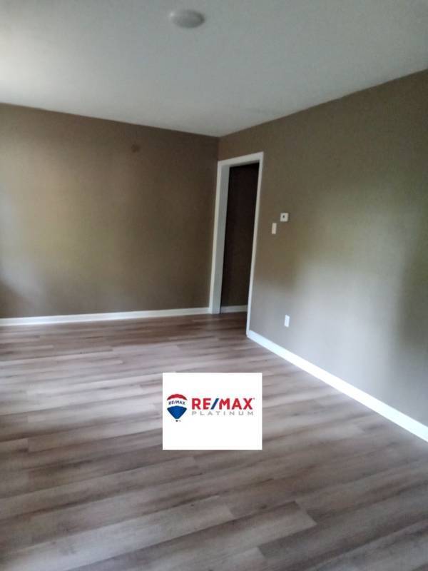 Building Photo - 9001 Via Ln