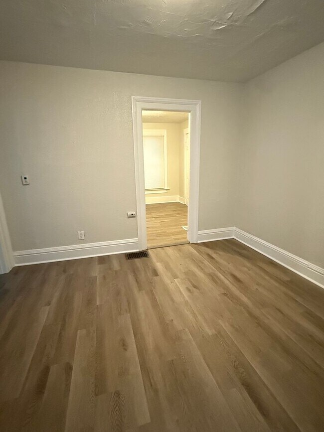 Building Photo - Avenue B