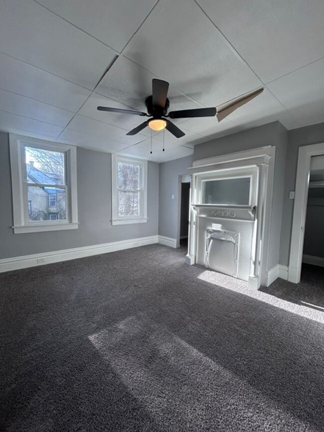 Building Photo - wat195