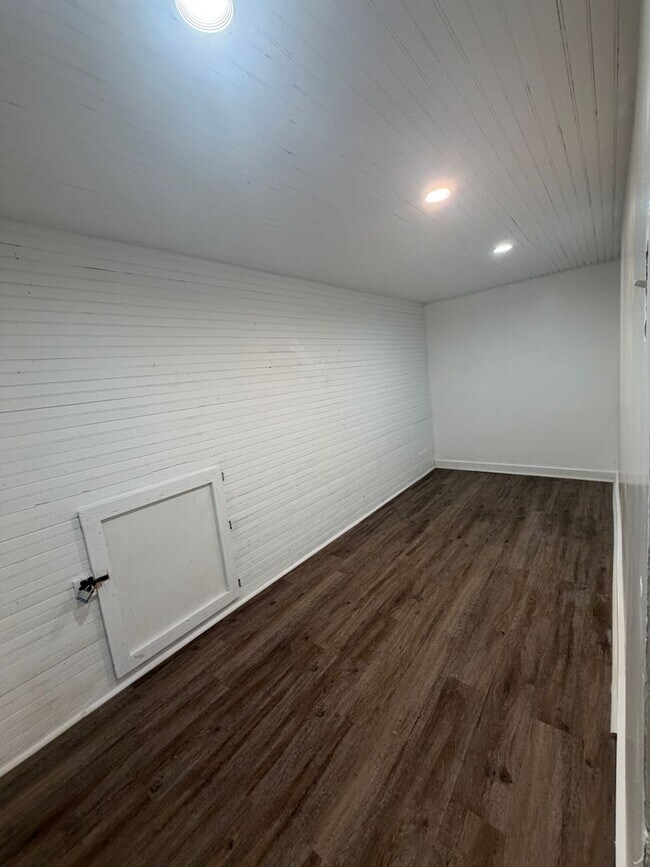Building Photo - 196 Perkinsville Dr