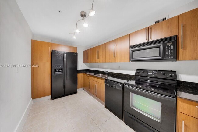 Building Photo - 3000 S Ocean Dr