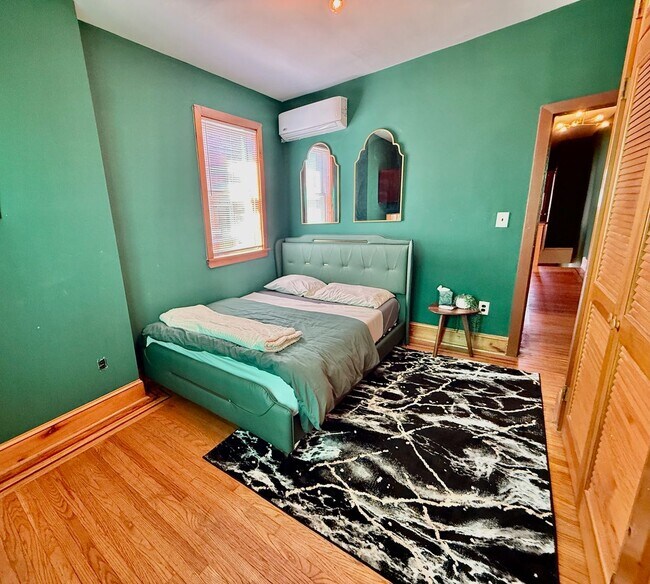 Building Photo - SPACIOUS & MODERN 3 BED/2.5 BA HOUSE w/ AC-Inlaid HARDWOOD Flooring-WASHER/DRYER & Rear PATIO in ...