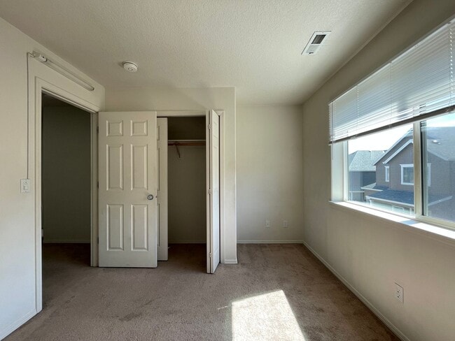 Building Photo - Hillsboro 3Bedroom 2.5 Bath + Den ~ Includes Washer & Dryer and Garage ~ Orenco Gardens Neighborh...