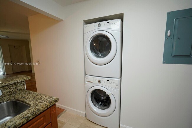 Building Photo - 15402 SW 85th Terrace