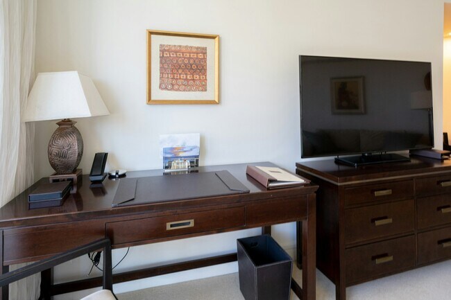 Building Photo - 223 Saratoga Rd