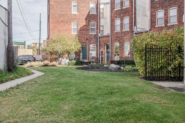 Building Photo - 615 N East St