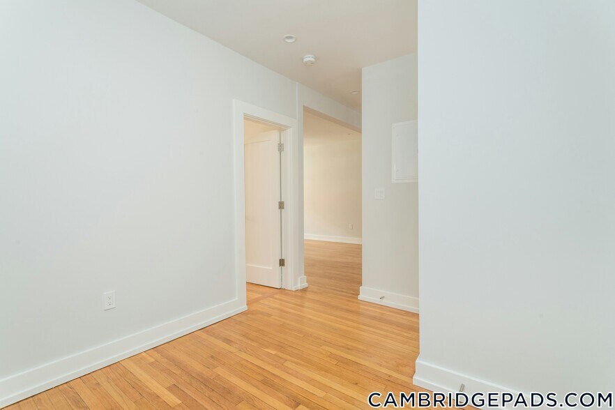 Building Photo - 17a Forest St