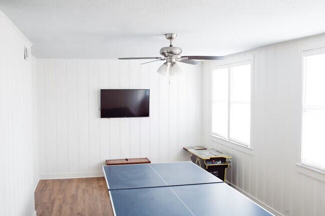 Building Photo - Lawrence House