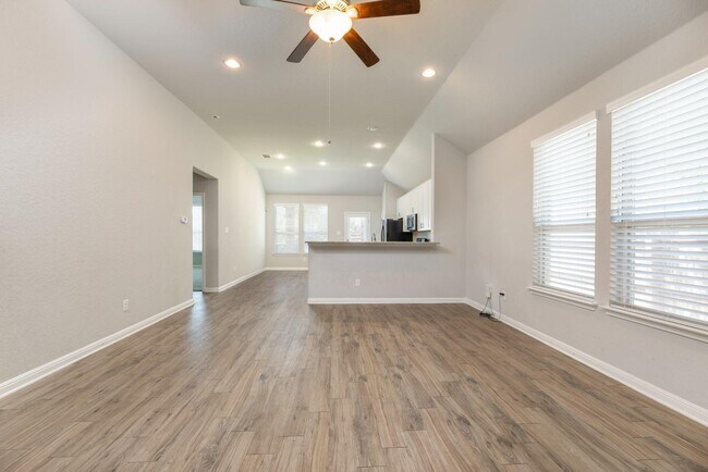 Building Photo - 7703 Kings Spring
