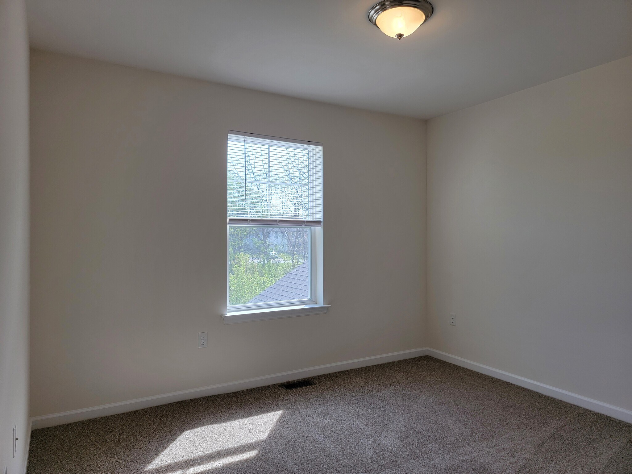 Building Photo - 62 Rollins Ln