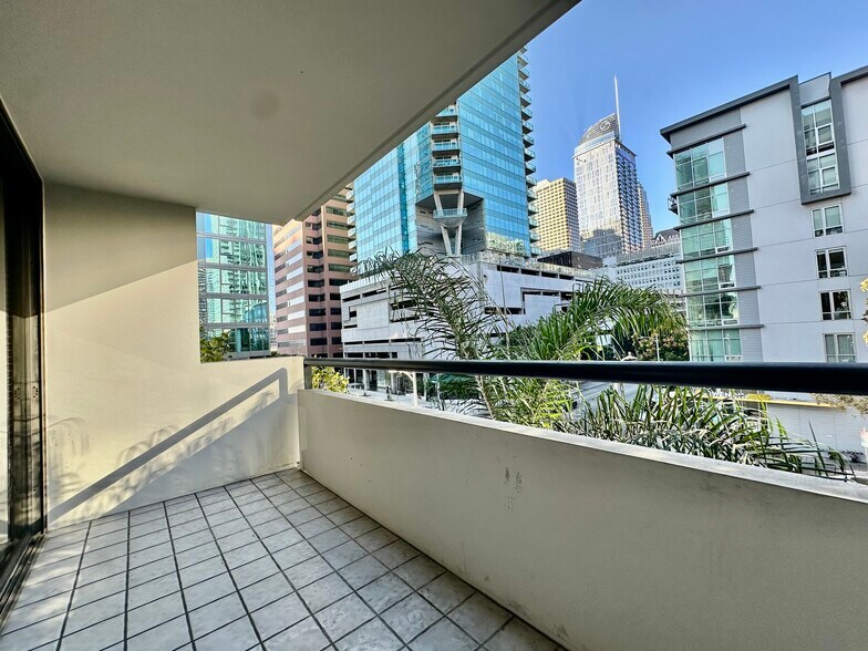 Balcony runs length of the unit - 600 W 9th St