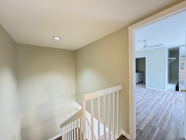 Building Photo - 5268 Middle Ct
