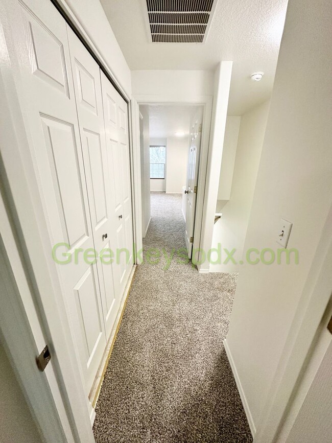 Building Photo - Amazing 2-Bedroom Townhouse with 2.5 Bathrooms, Attached Garage, Private Fenced Patio