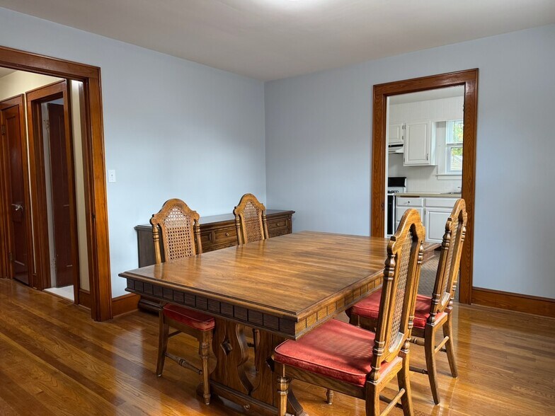 Building Photo - 97 Walnut St