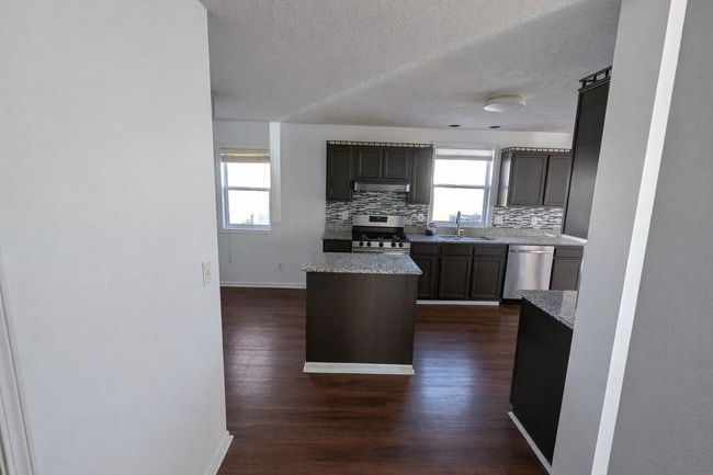 Building Photo - 6645 Queens Park Ave