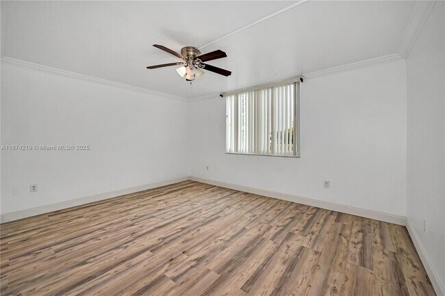 Building Photo - 919 Hillcrest Dr