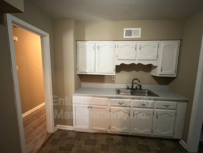 Building Photo - 3531 Gowan Dr