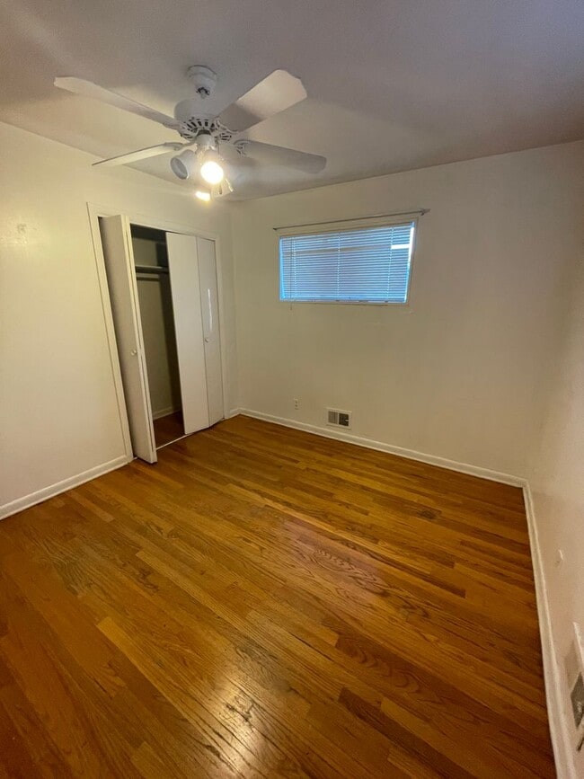 Building Photo - 4 Bed 2 Bath Ranch style Home Available Oc...