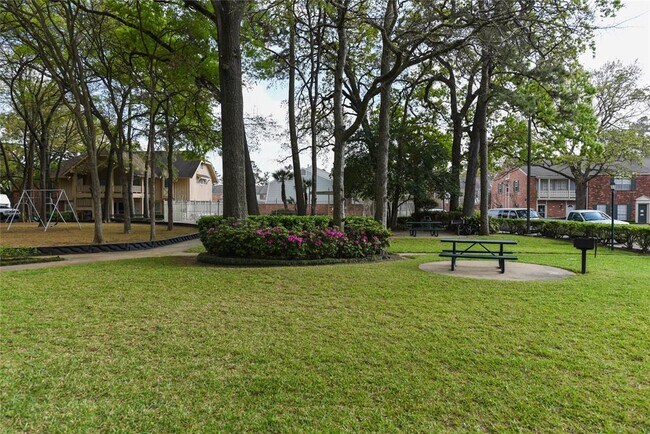 Building Photo - 471 Bendwood Dr
