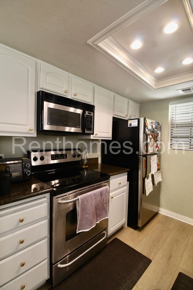 Building Photo - 12051 Alta Carmel Ct