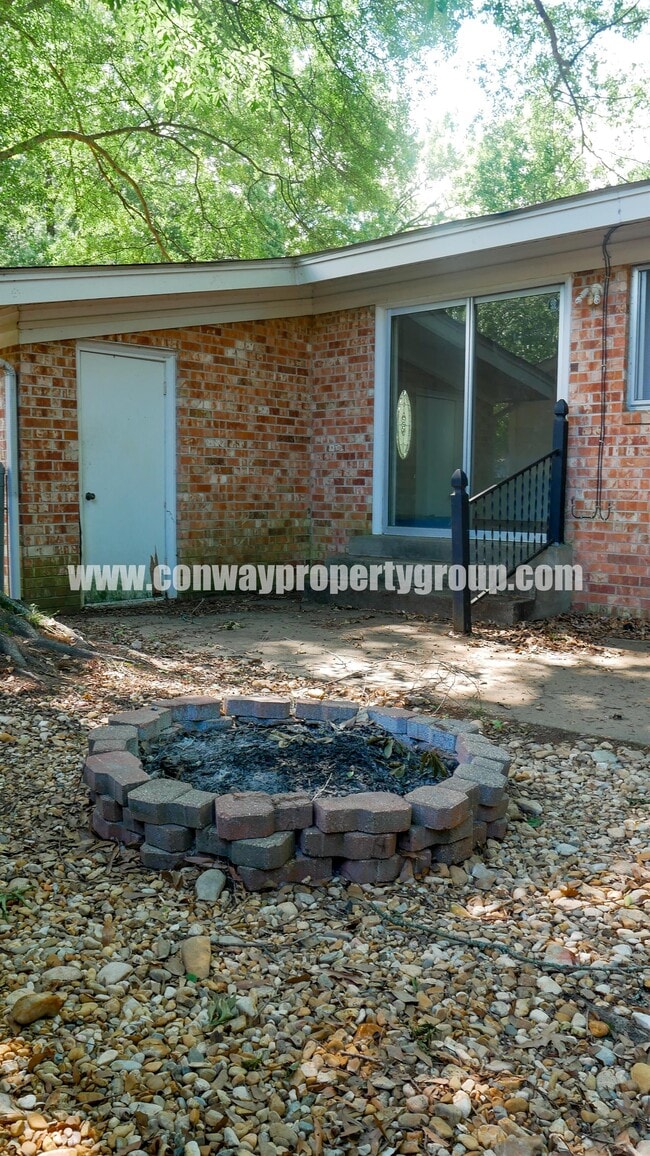 Building Photo - 2602 Robinson Ave