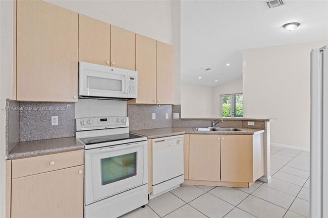 Building Photo - 1270 NE 39th Ave