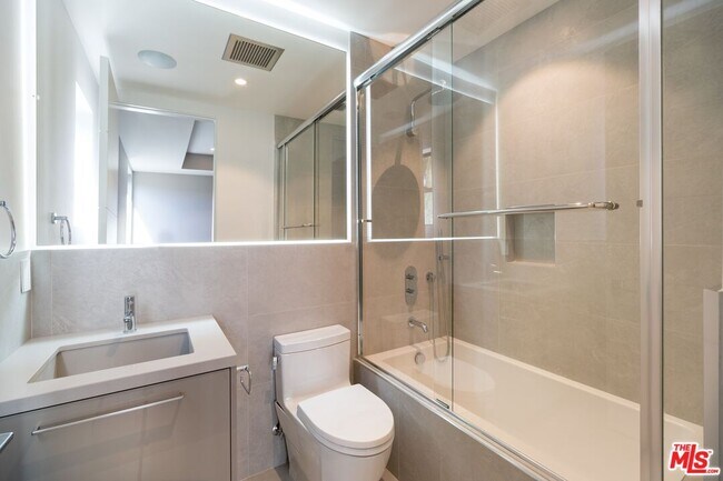 Building Photo - 159 S Bowling Green Way