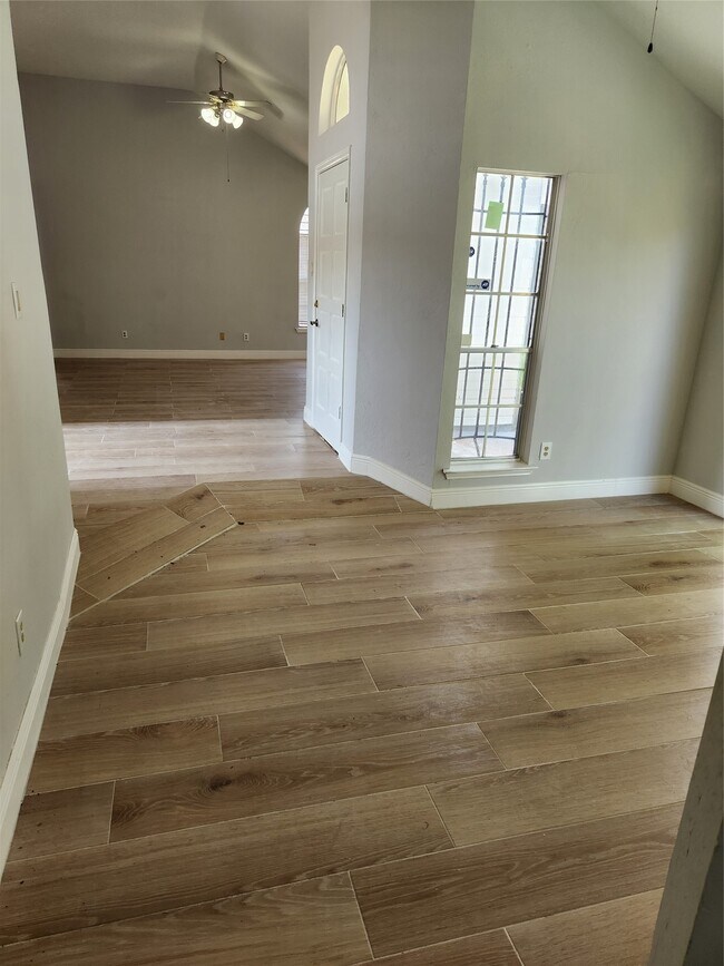 Building Photo - 9339 Stonecreek Ln