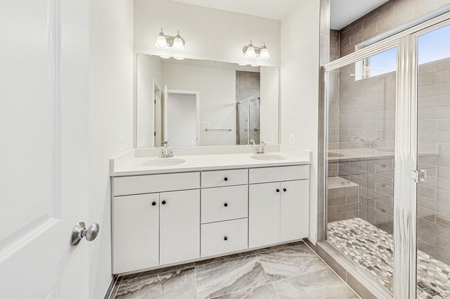 Building Photo - Contemporary 4 bedroom, 3.5 bath Open Concept Townhome!