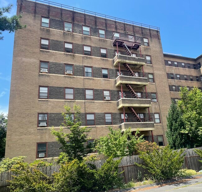 Building Photo - 230 Farmington Ave