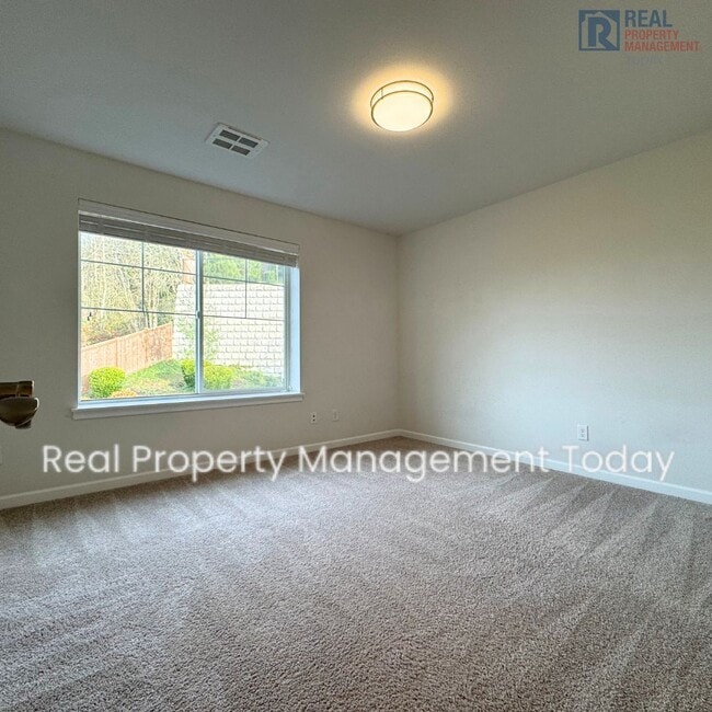 Building Photo - Beautiful 2 bed & 2.5 bath condo in Kent!!