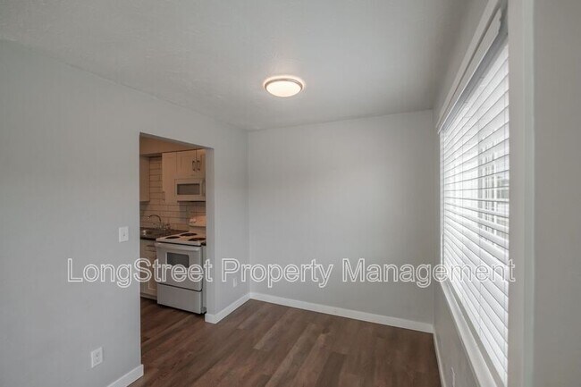 Building Photo - 205 6th Ave SW
