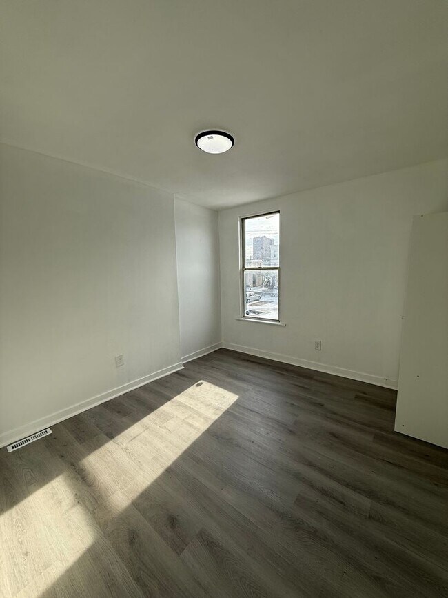 Building Photo - 538 Bailey St