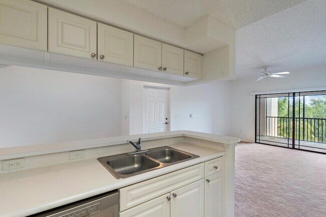 Building Photo - 3022 Alcazar Pl