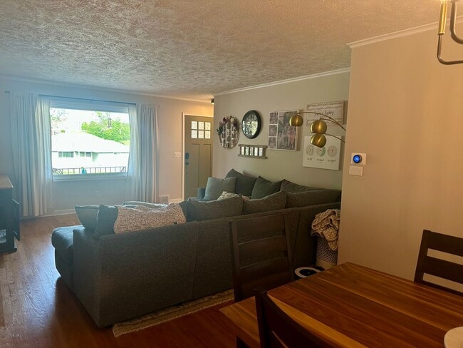 Building Photo - Beautiful house...RESERVE NOW FOR AUGUST 1...